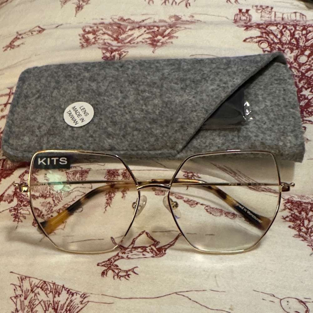 Kits Gold Women's reading glasses 1.50 strength new